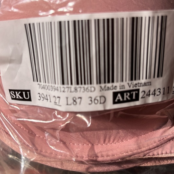 Victoria’s Secret bras 36d - Picture 2 of 2
